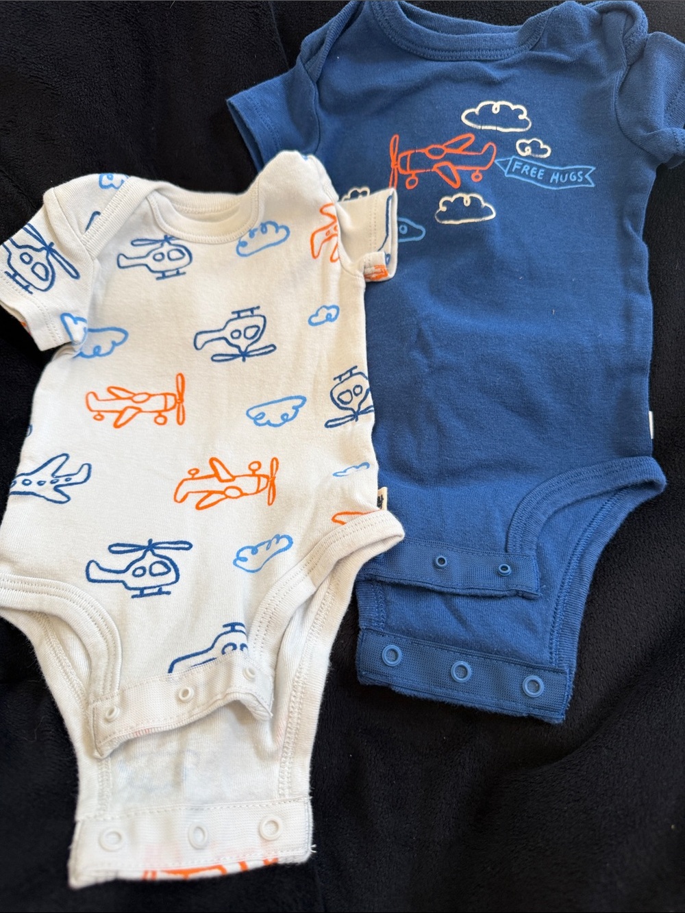 Set of 2 Kids One-Piece Bodysuits in Cream and Blue with Plane Print